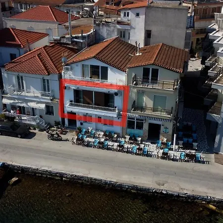 Kiki'S Seaview House Apartman Liménasz