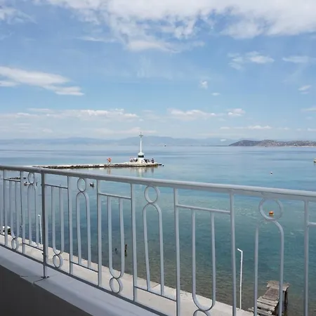 Kiki's Seaview House *